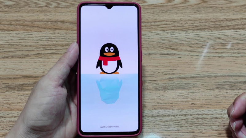 Bạn có thể tải QQ trên điện thoại Android và iPhone